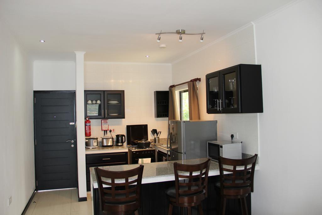 Surfers Cove Apartments Bel Ombre Luaran gambar