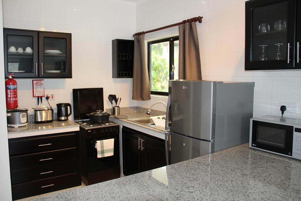 Surfers Cove Apartments Bel Ombre Luaran gambar