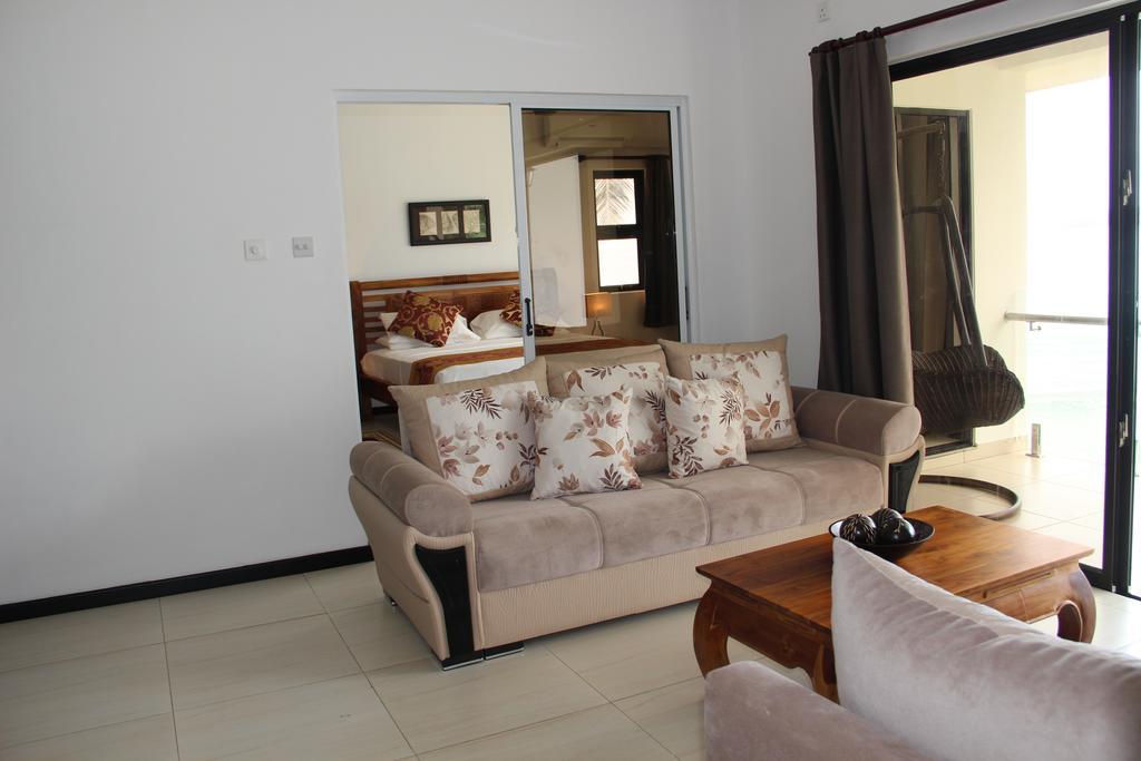 Surfers Cove Apartments Bel Ombre Luaran gambar