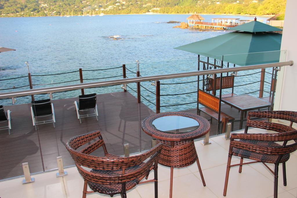 Surfers Cove Apartments Bel Ombre Luaran gambar